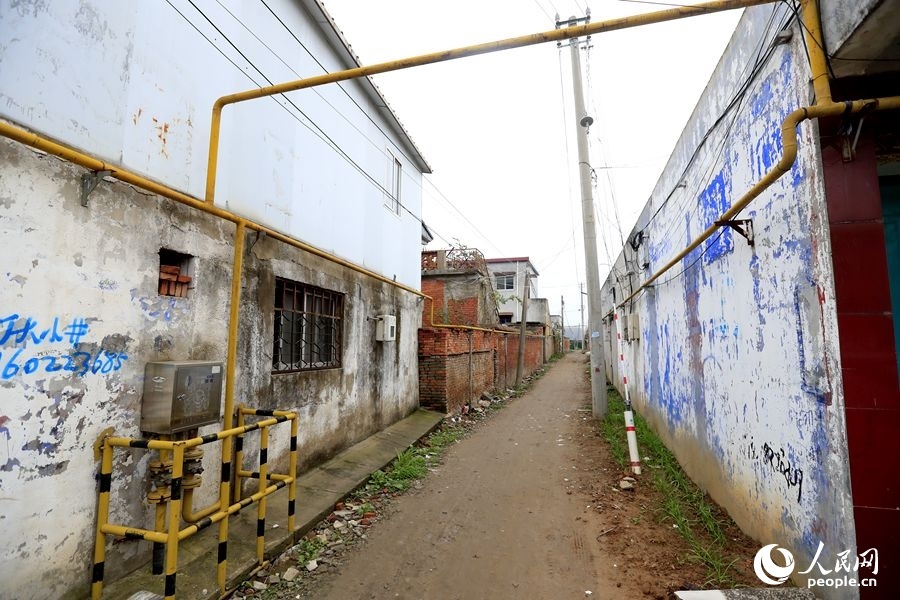 中燃公司在玉山鎮(zhèn)鋪設(shè)完工的燃?xì)夤芫W(wǎng)。人民網(wǎng)記者 慎志遠(yuǎn)攝