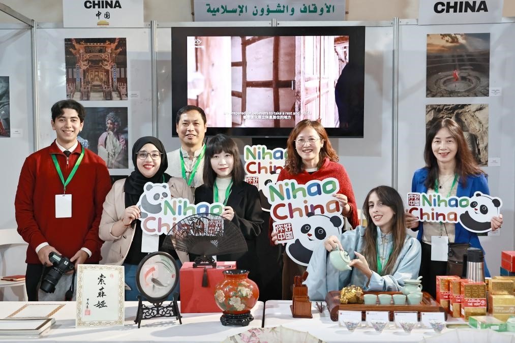 中摩與會(huì)代表合影。拉巴特中國(guó)文化中心供圖