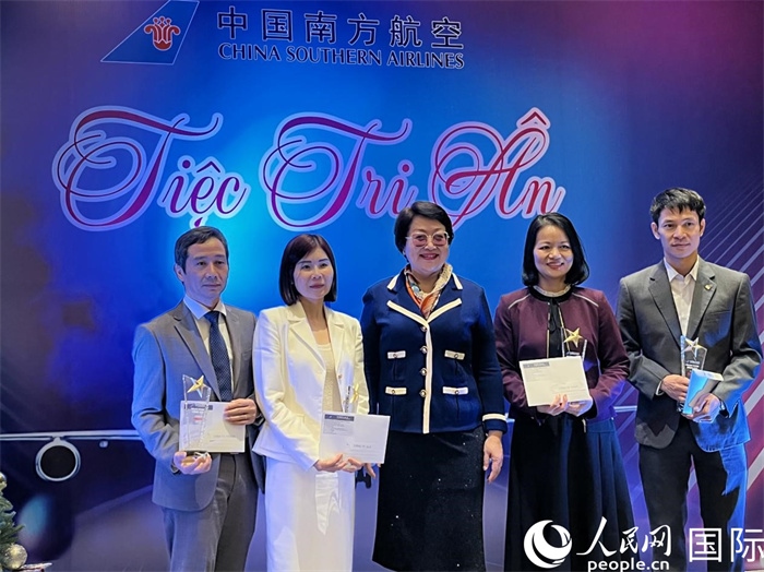 中越航司界代表在交流會上合影。人民網(wǎng)記者 楊曄攝