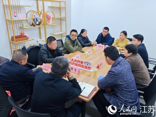 “紅興會(huì)客廳”，一場(chǎng)助企紓困協(xié)調(diào)會(huì)正在進(jìn)行。人民網(wǎng) 徐晨曦?cái)z