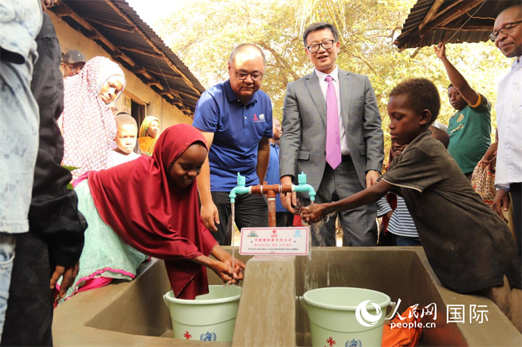 安全供水工程揭牌儀式現(xiàn)場(chǎng)。施亮攝