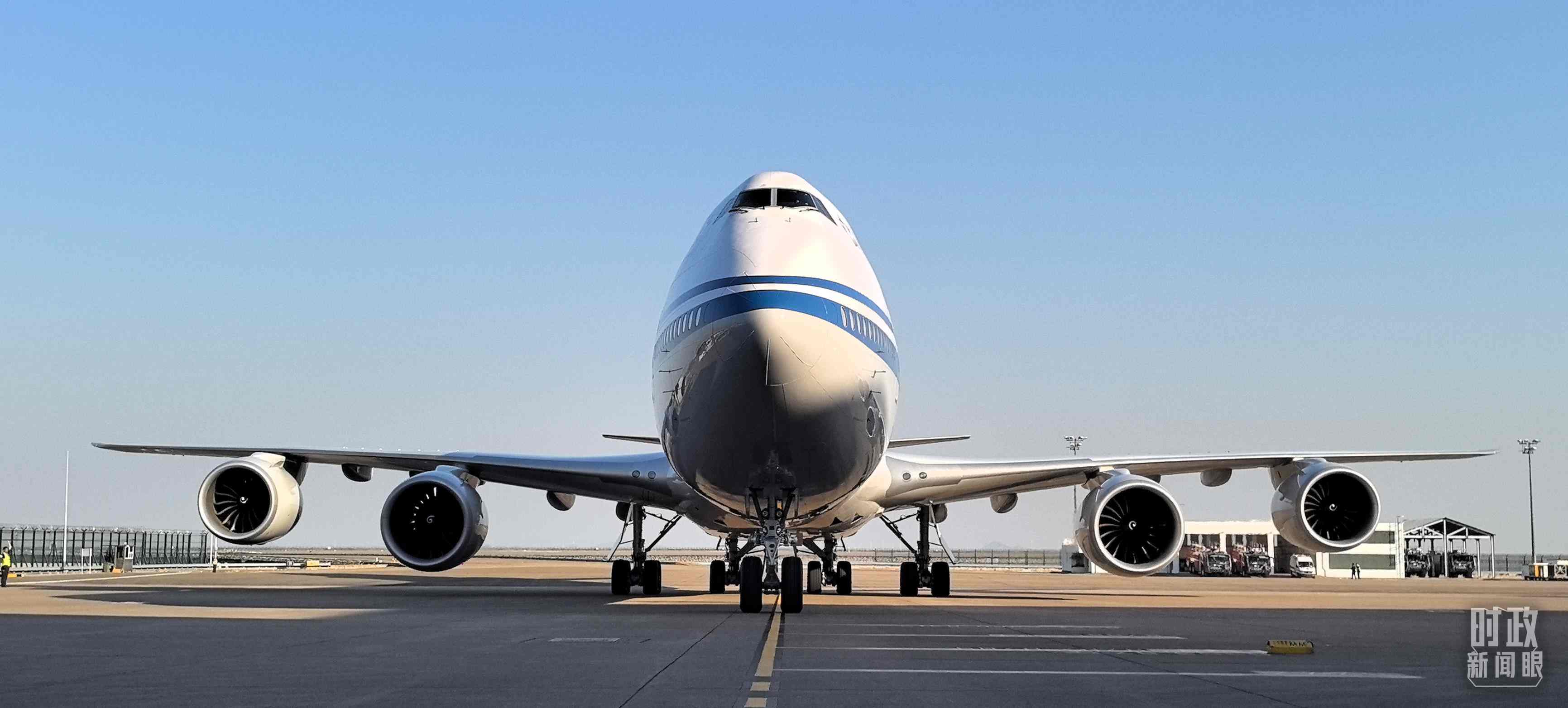 △習主席專機抵達澳門國際機場。（總臺央視記者王子杭拍攝）