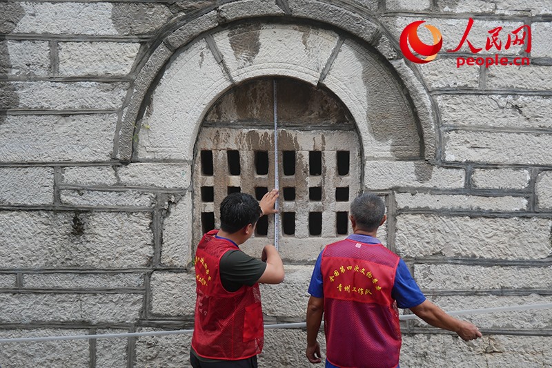 9月14日，山東青州，文物普查隊(duì)員正在實(shí)地調(diào)查。人民網(wǎng)記者 韋衍行攝