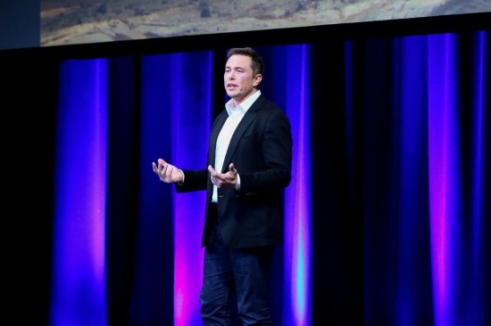  2017年9月29日，在澳大利亞阿德萊德，美國(guó)企業(yè)家埃隆·馬斯克在第68屆國(guó)際宇航大會(huì)閉幕式前做主旨演講。新華社發(fā)（閆寒?dāng)z）