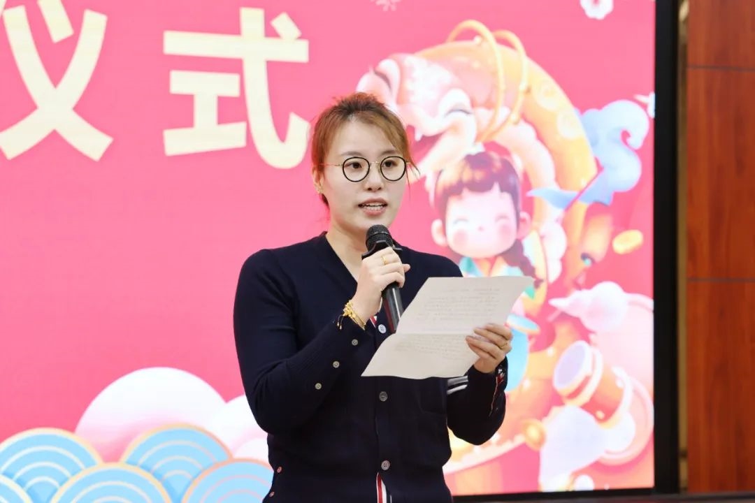 傅園慧在新教師入職儀式上發(fā)言。浙江大學(xué)供圖