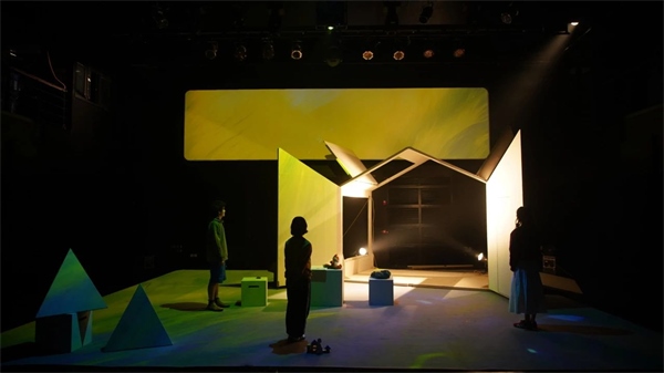 《又一道光芒》劇照。中國(guó)國(guó)家話(huà)劇院供圖