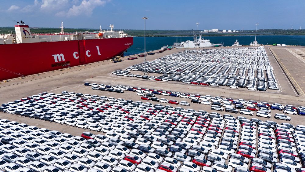 這是2024年3月28日拍攝的斯里蘭卡漢班托塔港（無(wú)人機(jī)照片）。新華社記者徐欽攝