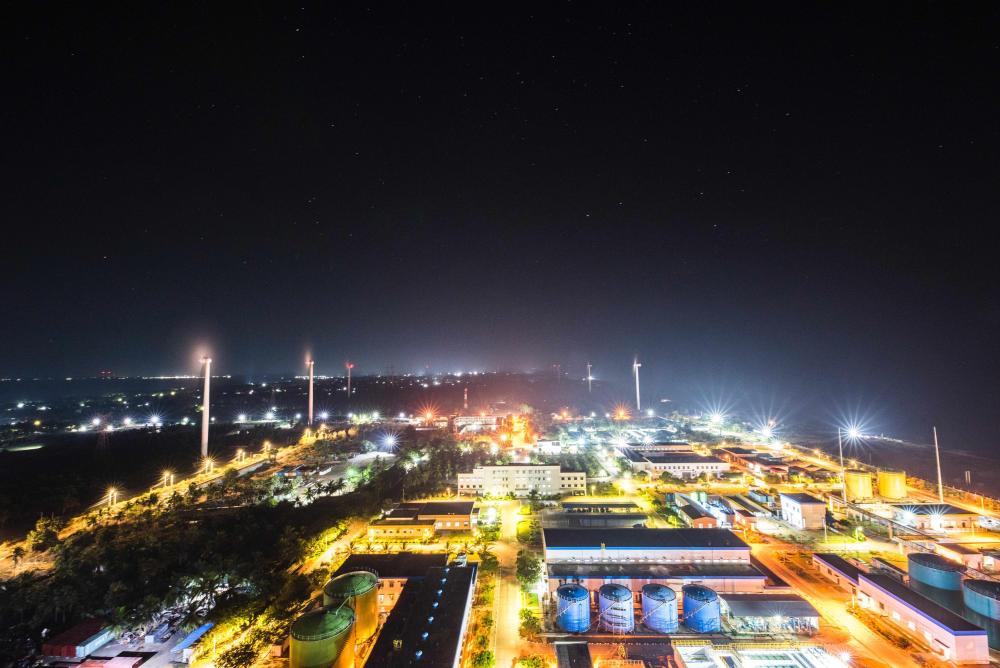 這是斯里蘭卡普特拉姆電站夜景（2020年12月8日攝）。新華社發(fā)（普特拉姆電站供圖）