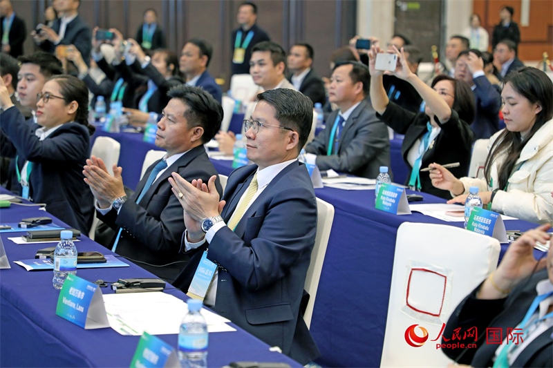 這是1月16日在南寧國際會展中心拍攝的“世界市長對話·南寧”活動(dòng)現(xiàn)場。人民網(wǎng)記者 趙益普攝