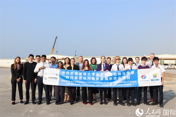 合影留念。人民網(wǎng)記者 任皓宇攝