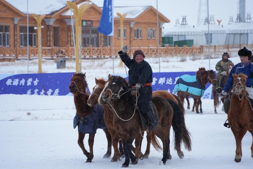 呼倫貝爾冰雪那達(dá)慕。人民網(wǎng)記者 趙夢月攝
