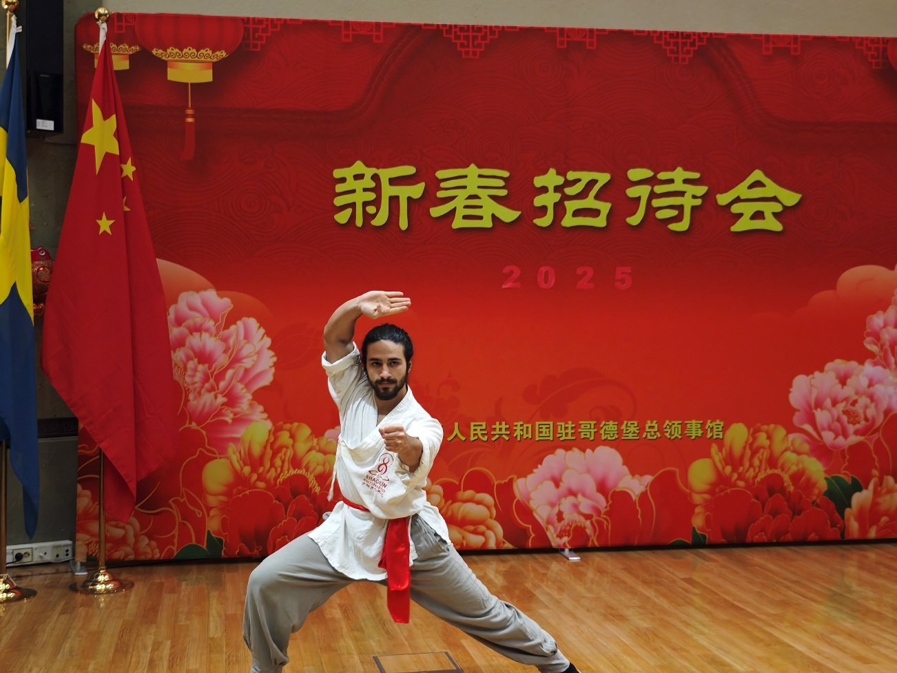 當(dāng)?shù)匚湫g(shù)愛好者的表演。中國駐哥德堡總領(lǐng)館供圖