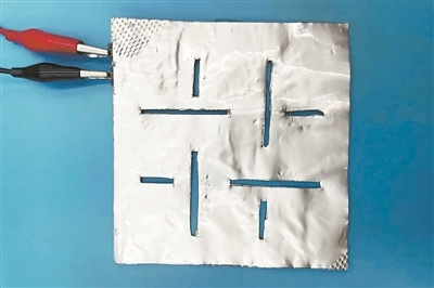 帶有矩形孔的袋式電池。圖片來源:英國《新科學家》雜志網(wǎng)站