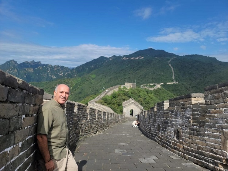 瓦里夫·庫邁哈在游覽長城時(shí)留影。受訪者供圖