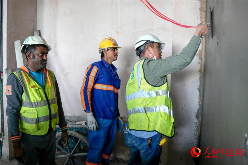 抹灰。人民網(wǎng)塔里克·易卜拉欣攝