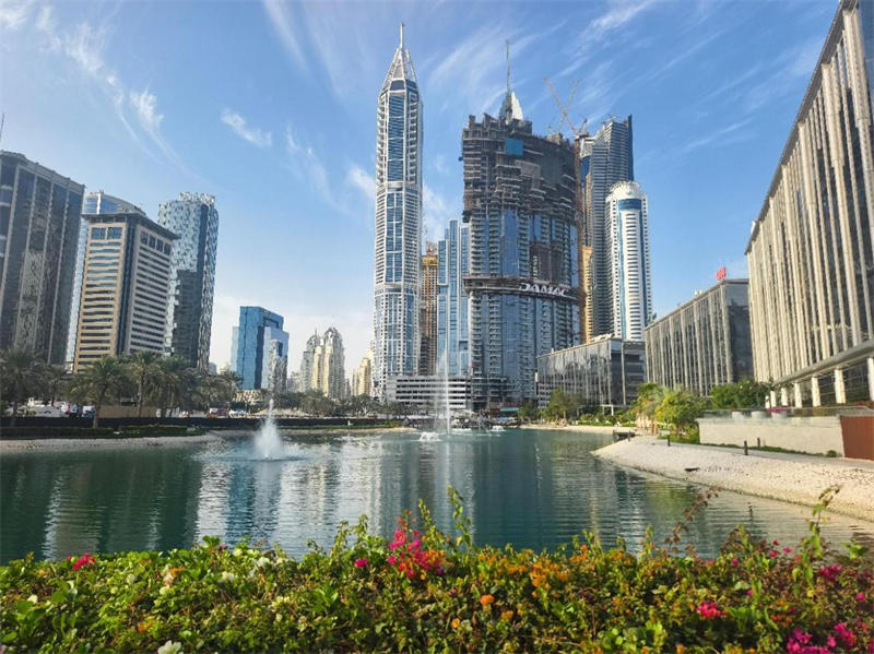 正在建設(shè)中的卡瓦利卡薩高層住宅項(xiàng)目（圖中有腳手架建筑）。 中建中東供圖 