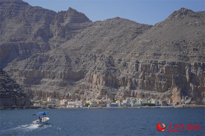 遠(yuǎn)眺庫(kù)姆扎爾村。人民網(wǎng) 塔里克·易卜拉欣攝