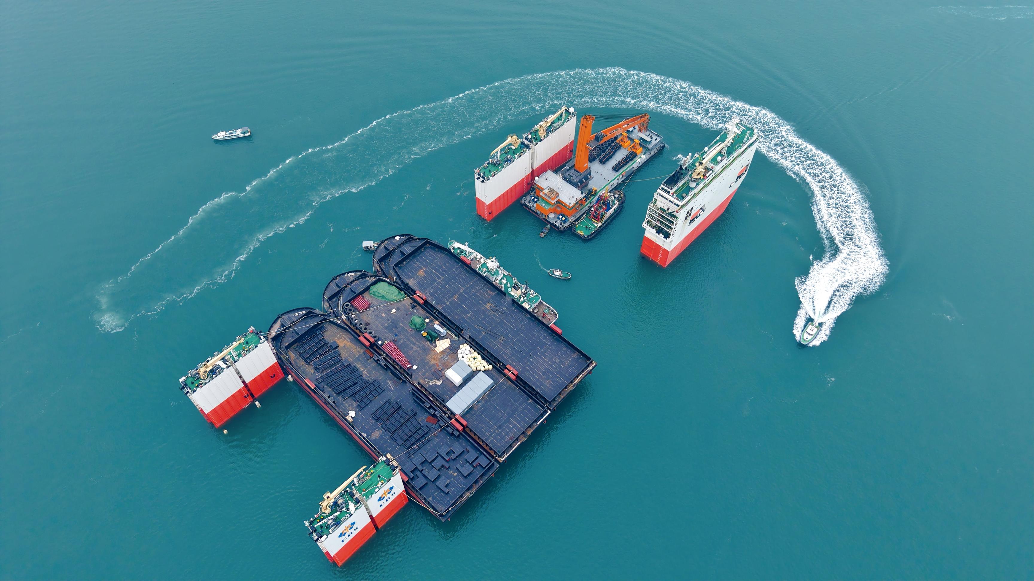 “華瑞龍”輪裝載13艘船舶前往幾內(nèi)亞。受訪方供圖