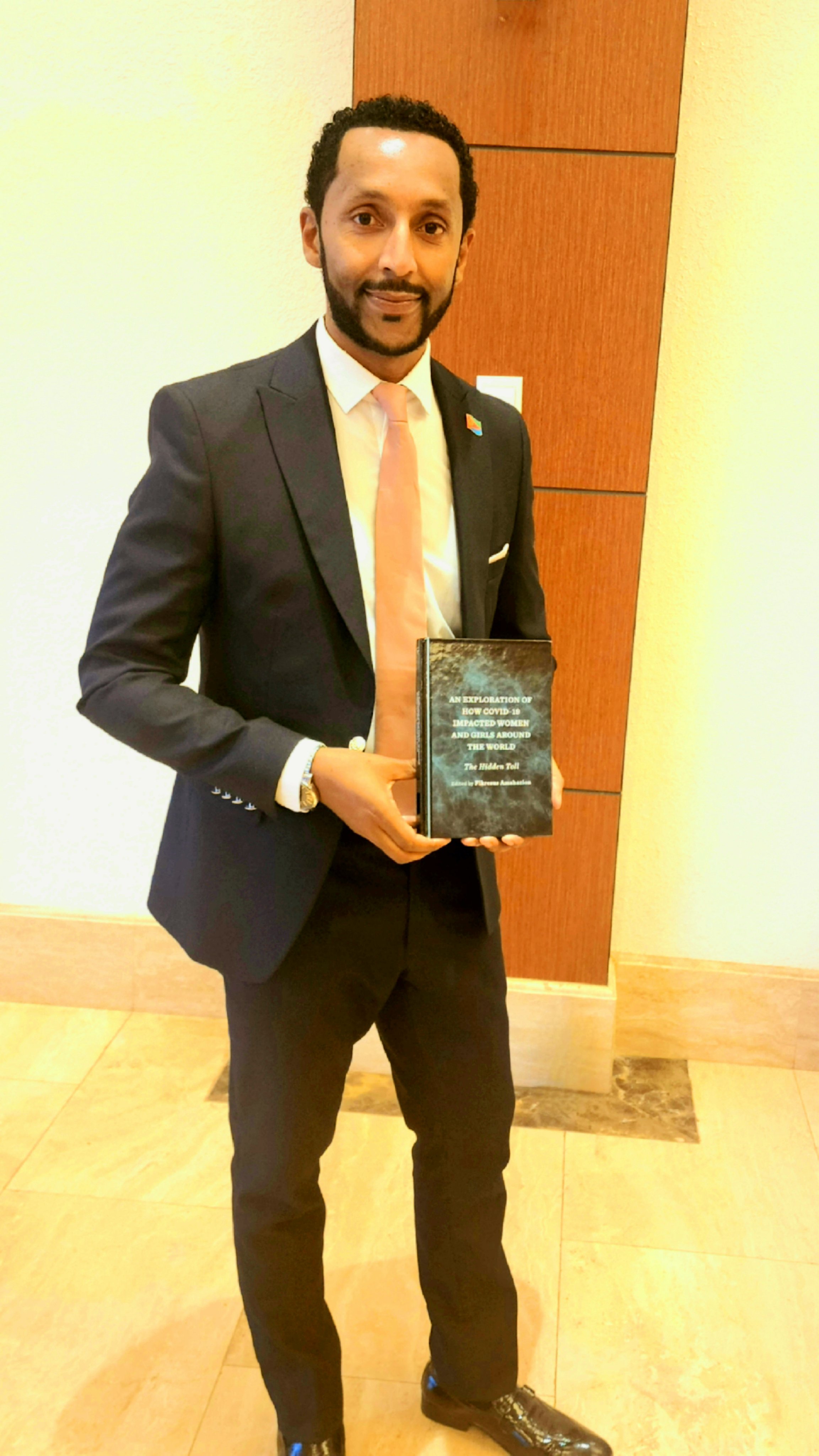 厄立特里亞戰(zhàn)略研究中心研究員、知名作家學者菲克雷耶蘇斯。圖片由受訪者提供