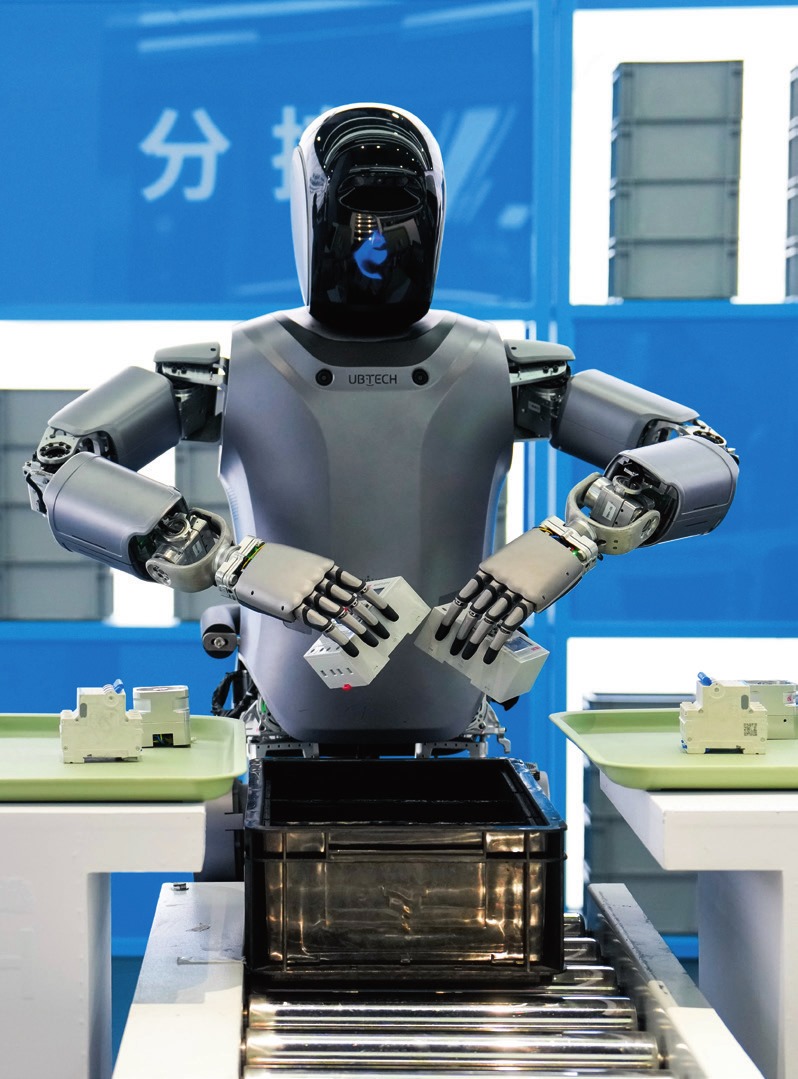 北京“機(jī)器人大世界”展示的優(yōu)必選人形機(jī)器人（2025年2月24日攝）。鞠煥宗攝/本刊