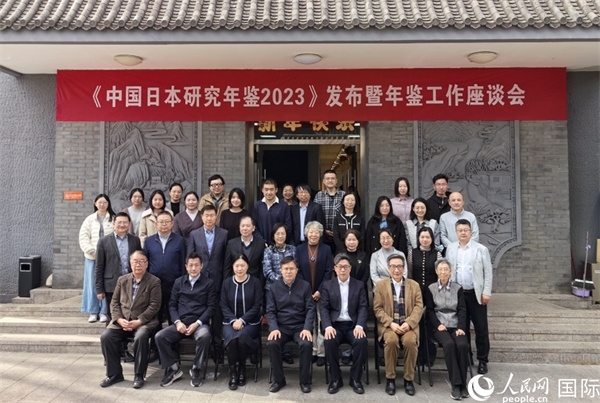 部分與會(huì)嘉賓合影留念。人民網(wǎng)記者 陳建軍攝