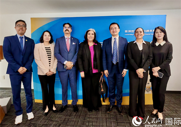 與會嘉賓合影。