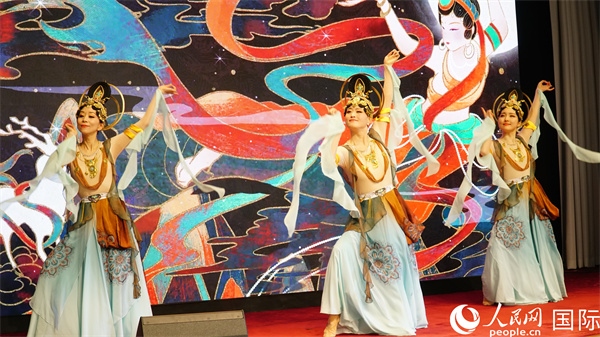敦煌舞蹈表演。人民網(wǎng) 蔣曉辰攝