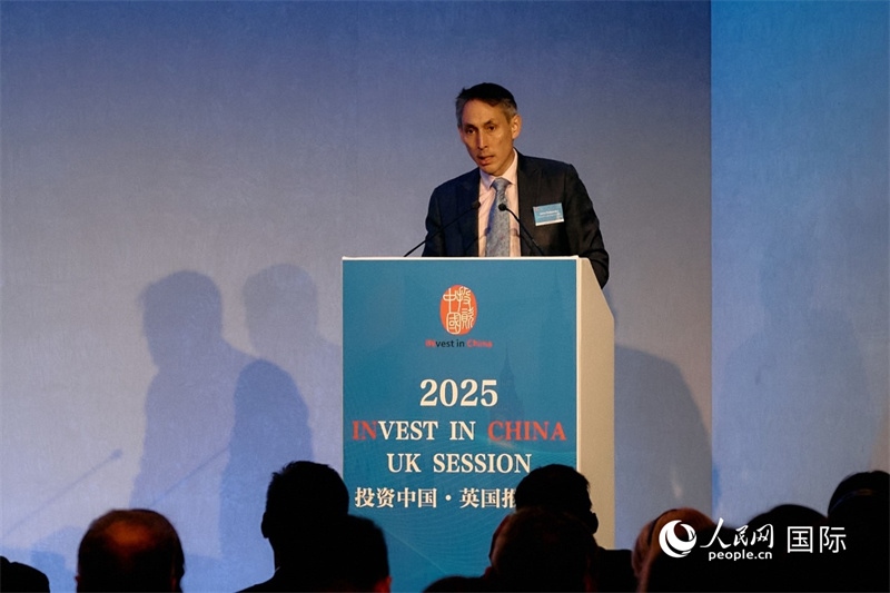 英國(guó)商業(yè)貿(mào)易部投資總監(jiān)吳僑文發(fā)表致辭。楊浩鵬攝
