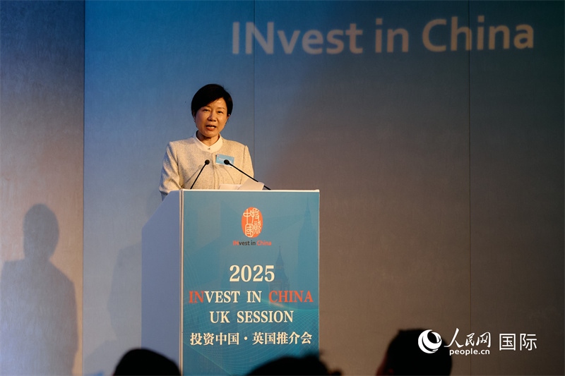 湖南省商務(wù)廳廳長(zhǎng)龍小紅做商務(wù)工作情況推介。楊浩鵬攝。