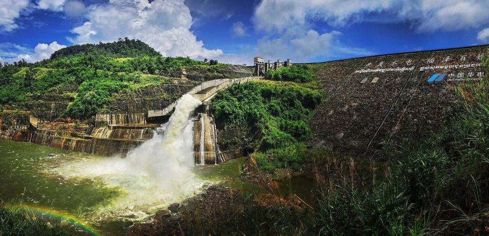 2018年6月22日在柬埔寨戈公省拍攝的中國(guó)援柬額勒賽水電站上大壩。