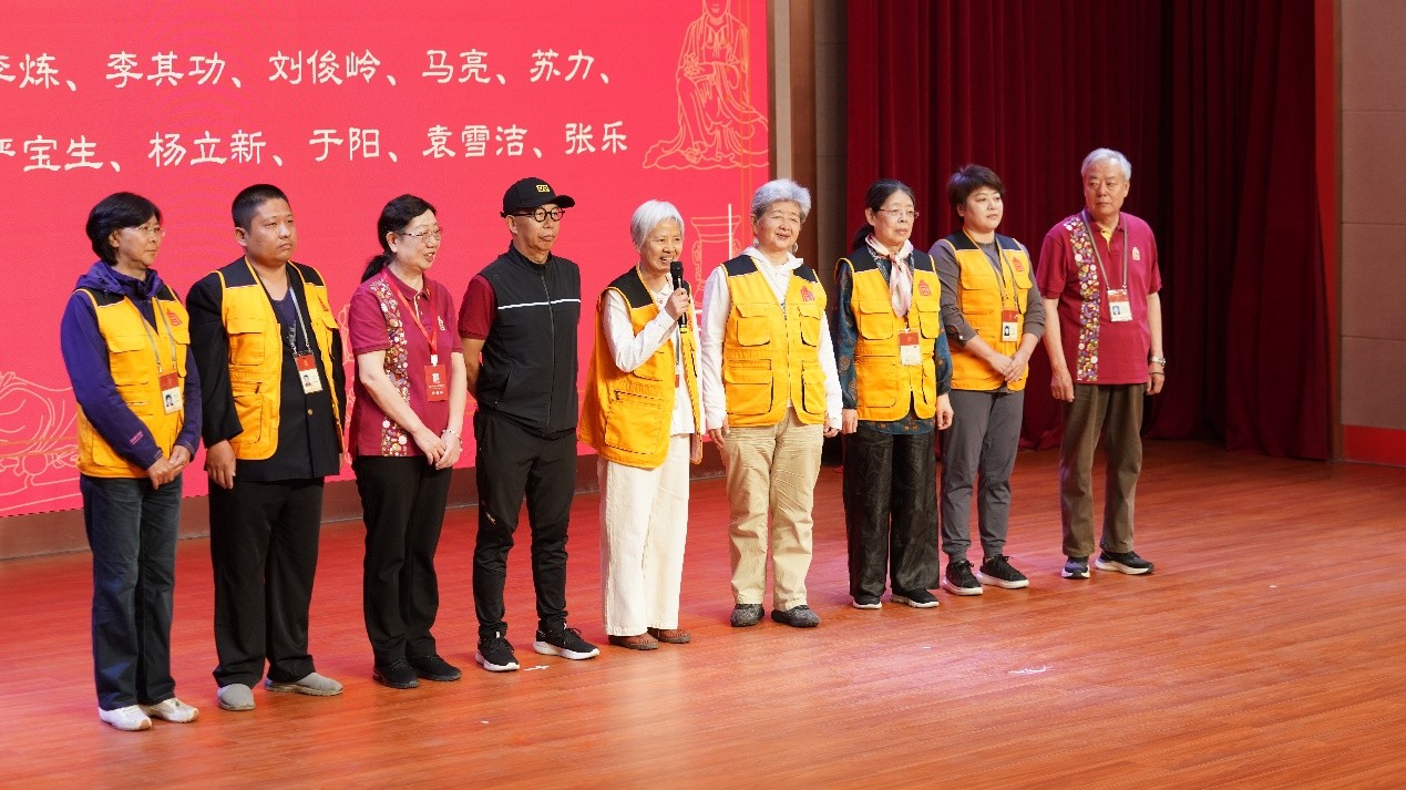 服務(wù)滿二十年志愿者代表發(fā)表感言。故宮博物院供圖