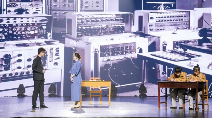 第二屆弘揚“兩彈一星”精神話劇大賽決賽現(xiàn)場。學(xué)校供圖