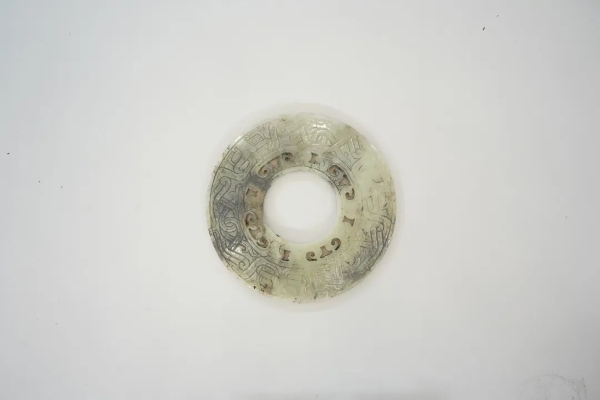 武王墩一號墓出土的鏤孔玉璧。全國十大考古新發(fā)現(xiàn)活動辦公室供圖