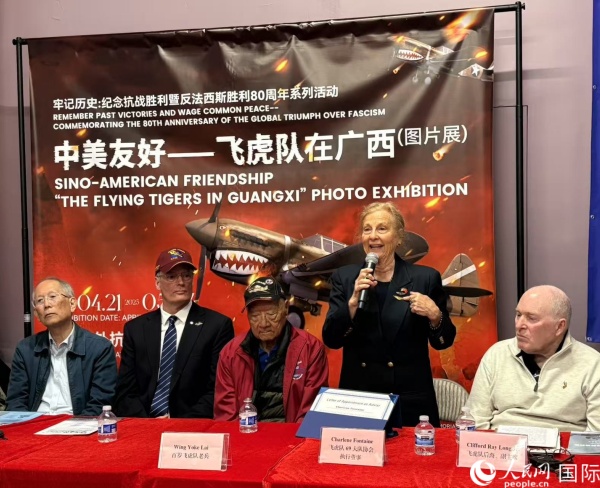 飛虎隊老兵后裔在現(xiàn)場分享父輩的歷史，正在發(fā)言者為夏琳·芳汀 人民網(wǎng)記者 鄧圩攝
