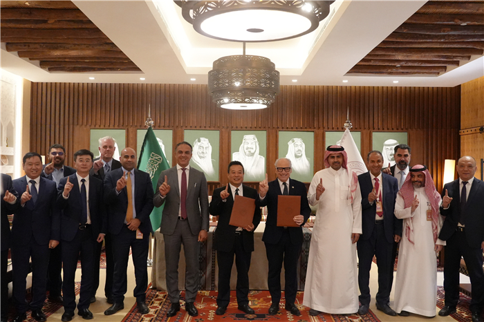 簽約合影。中國(guó)鐵建供圖