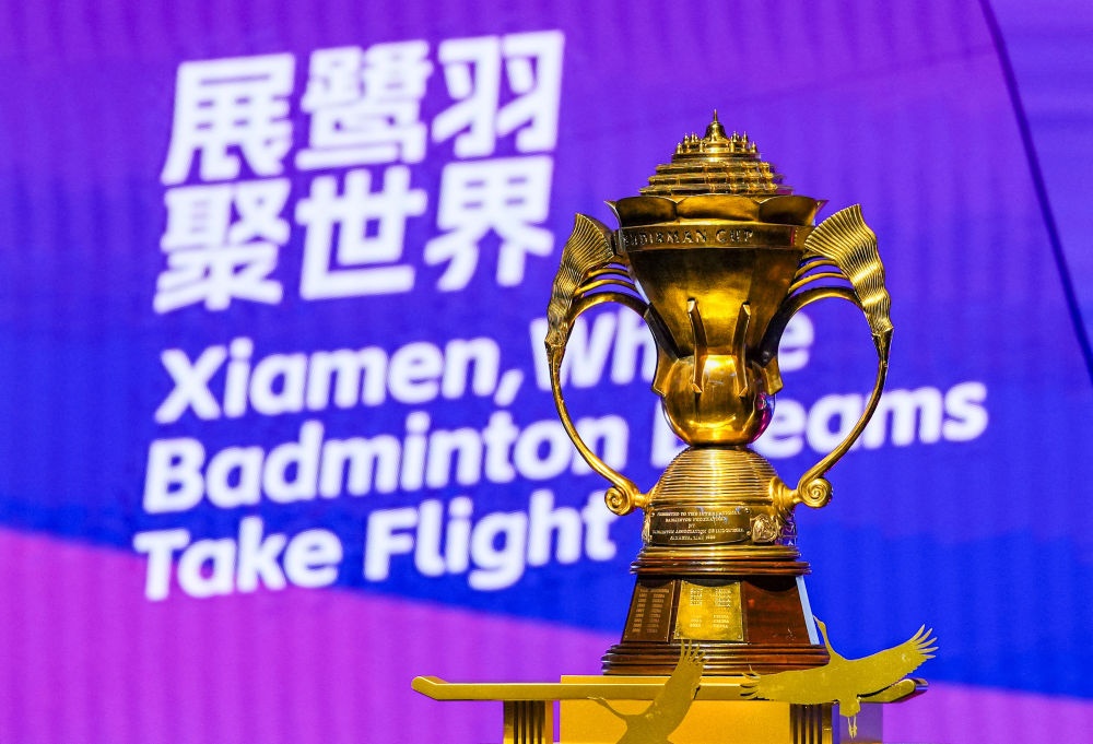 這是5月4日在決賽前拍攝的蘇迪曼獎杯。新華社記者 孫非 攝