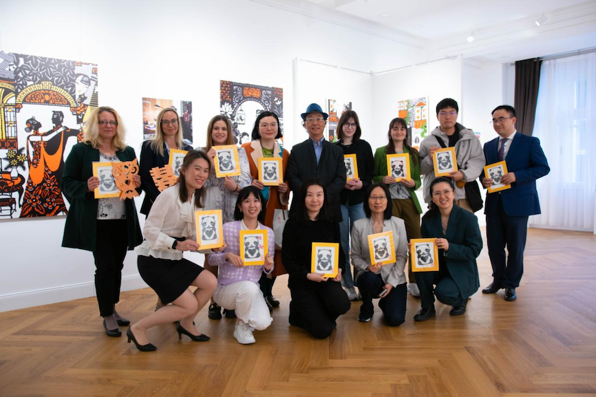 嘉賓合影。圖片由布達(dá)佩斯中國文化中心供圖