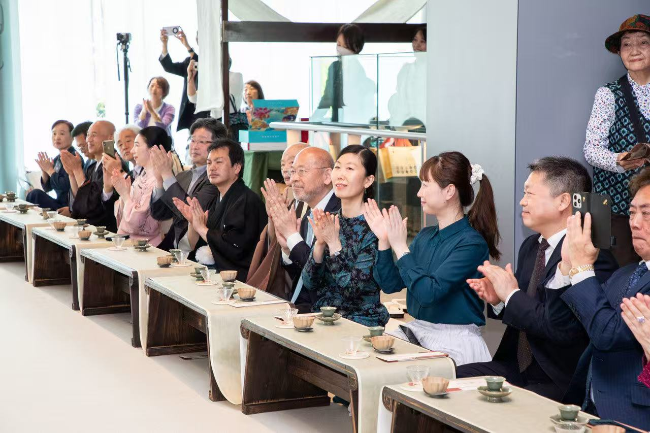中日兩國文旅界、各茶道流派嘉賓出席開幕式。中國駐大阪旅游辦事處供圖