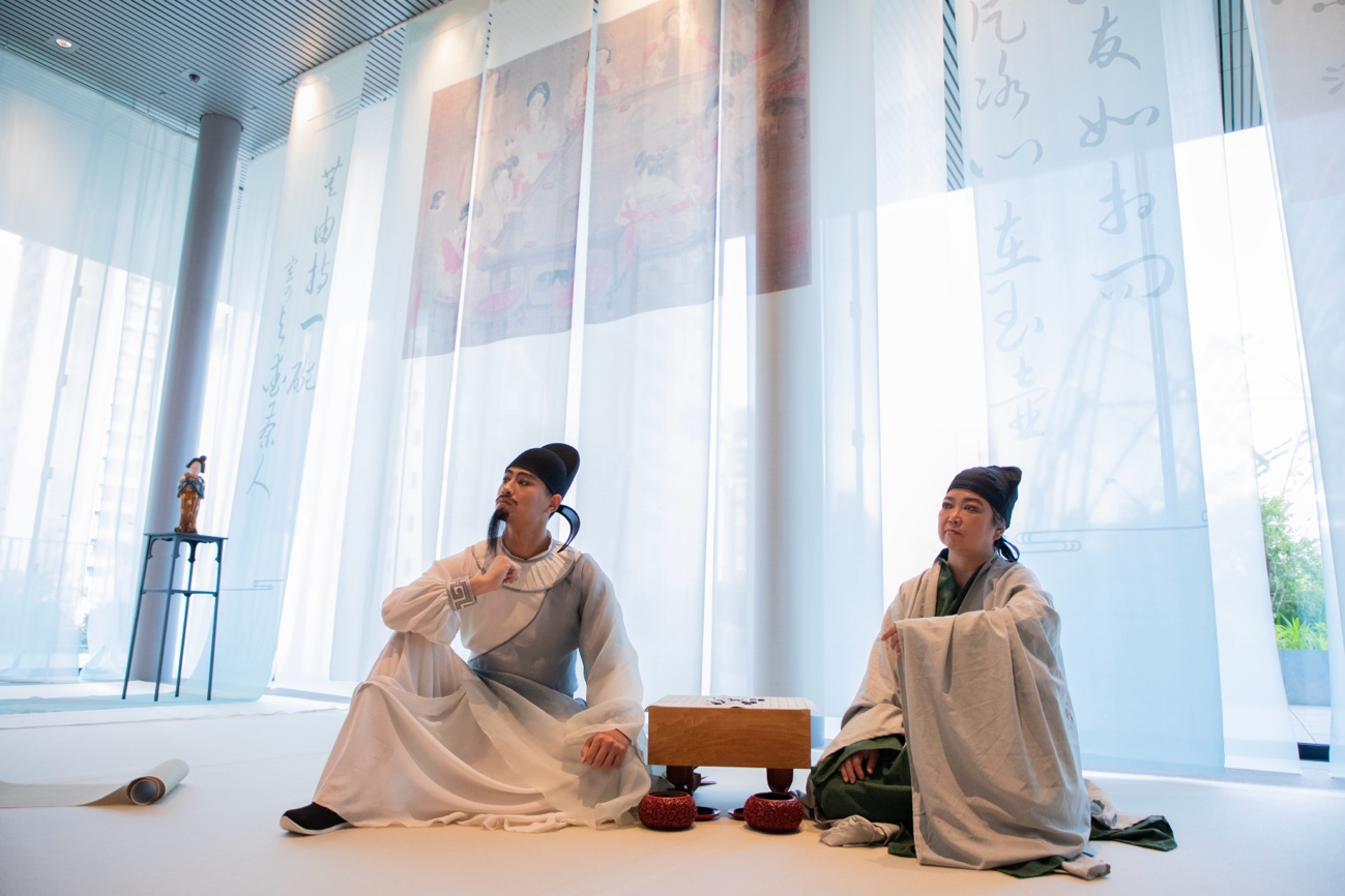 白居易與茶仙盧仝。中國駐大阪旅游辦事處供圖