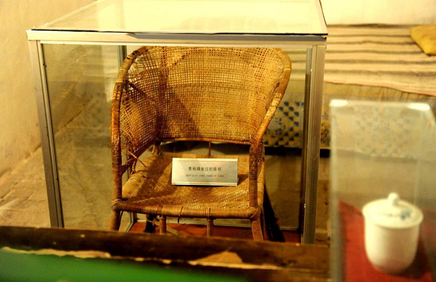 這是在河南省蘭考縣焦裕祿同志紀(jì)念館內(nèi)拍攝的焦裕祿曾用過的藤椅（2014年5月5日攝）。新華社記者 朱祥 攝