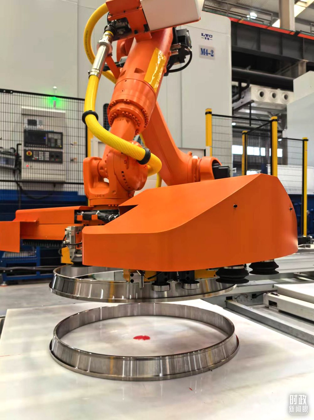 △洛軸產(chǎn)品。（總臺(tái)央視記者黎兵拍攝）