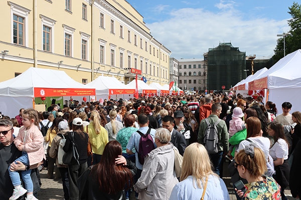 “茶和天下”·雅集活動現(xiàn)場。中國駐白俄羅斯大使館供圖