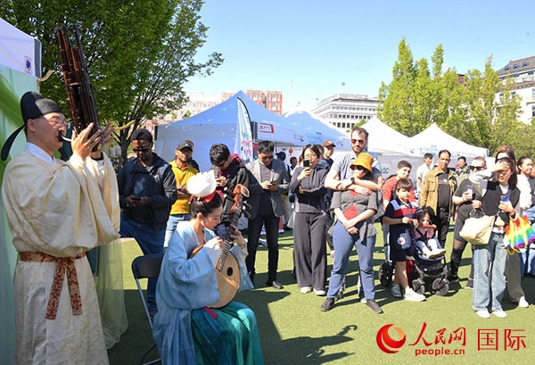 明月民樂工坊展示。人民網(wǎng)記者 殷淼攝