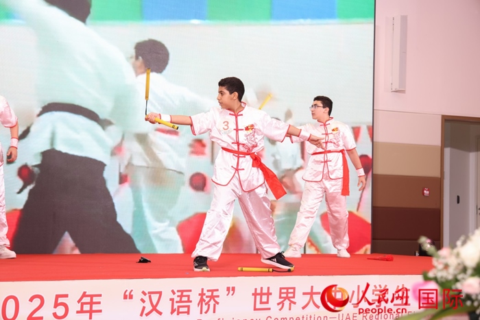 雙節(jié)棍表演。人民網(wǎng)記者任皓宇攝