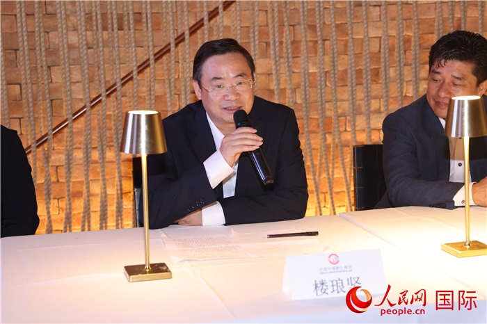 浙江省麗水市海外聯(lián)誼會(huì)會(huì)長(zhǎng)樓瑯堅(jiān)在座談會(huì)上致辭。 人民網(wǎng)記者 時(shí)元皓攝