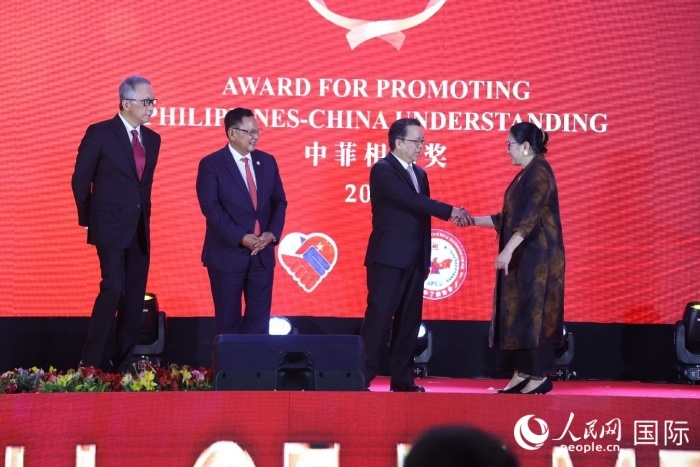 菲律賓前參議員許爾琦榮獲“終身成就獎”。人民網(wǎng)記者樊帆 攝