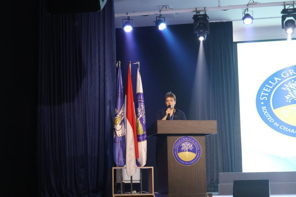 伊莉娜致辭。哈山努丁大學(xué)孔子學(xué)院供圖