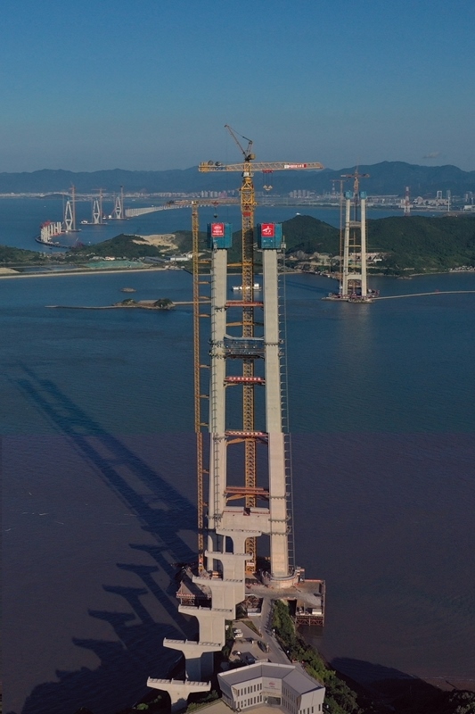 浙江:雙嶼門(mén)特大橋東主塔順利封頂(3)XxjpsgC000172_20250906_PEPFN0A001_副本.jpg