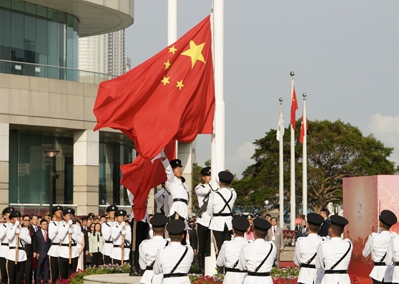 香港舉行升旗儀式慶祝新中國(guó)成立76周年(2)XxjpsgC000068_20251001_PEPFN0A001.jpg