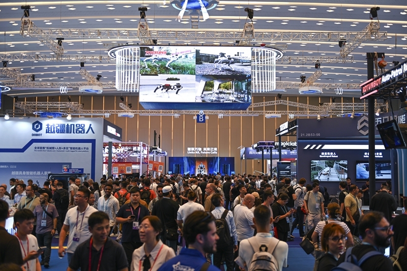廣交會聚焦服務(wù)機(jī)器人+培育外貿(mào)發(fā)展新亮點(diǎn)(9)XxjpsgC000135_20251016_PEPFN0A001.jpg